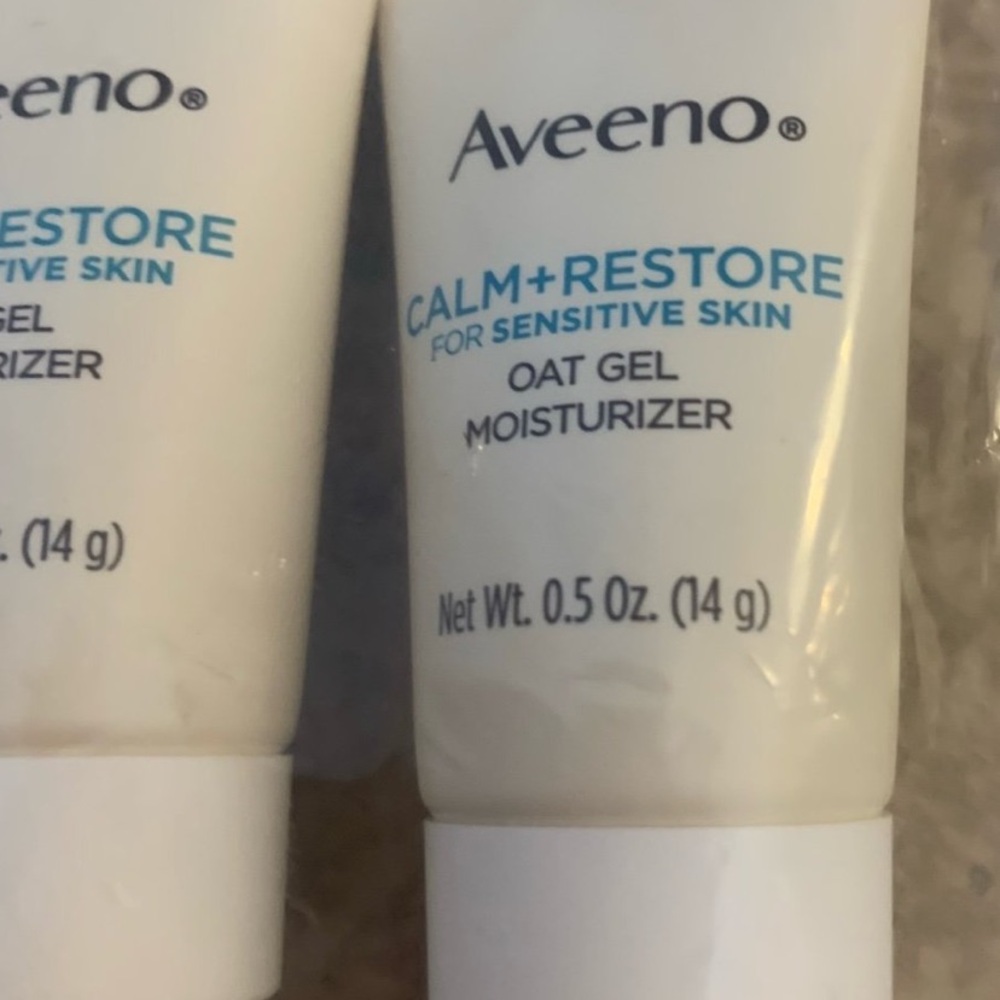 New! “Aveeno” (15) tubes of .5 Oz each. This Calm + Restore Oat Gel Moisturizer - Picture 3 of 3